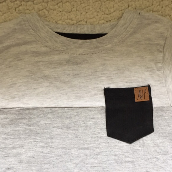 Color block T-shirt with front pocket - Picture 4 of 4